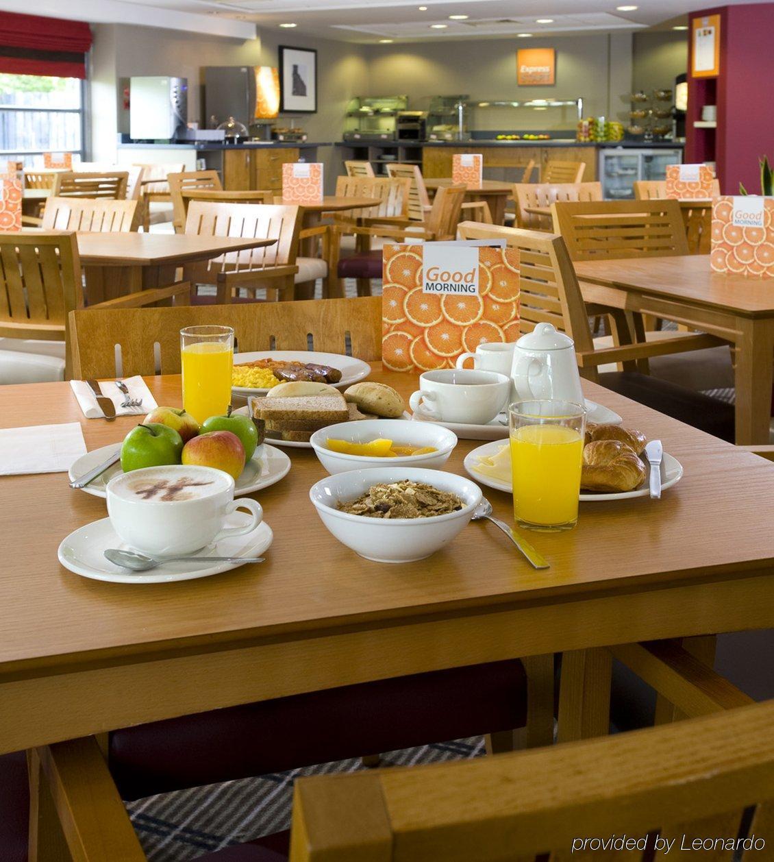 Holiday Inn Express Swansea East By Ihg Restoran gambar