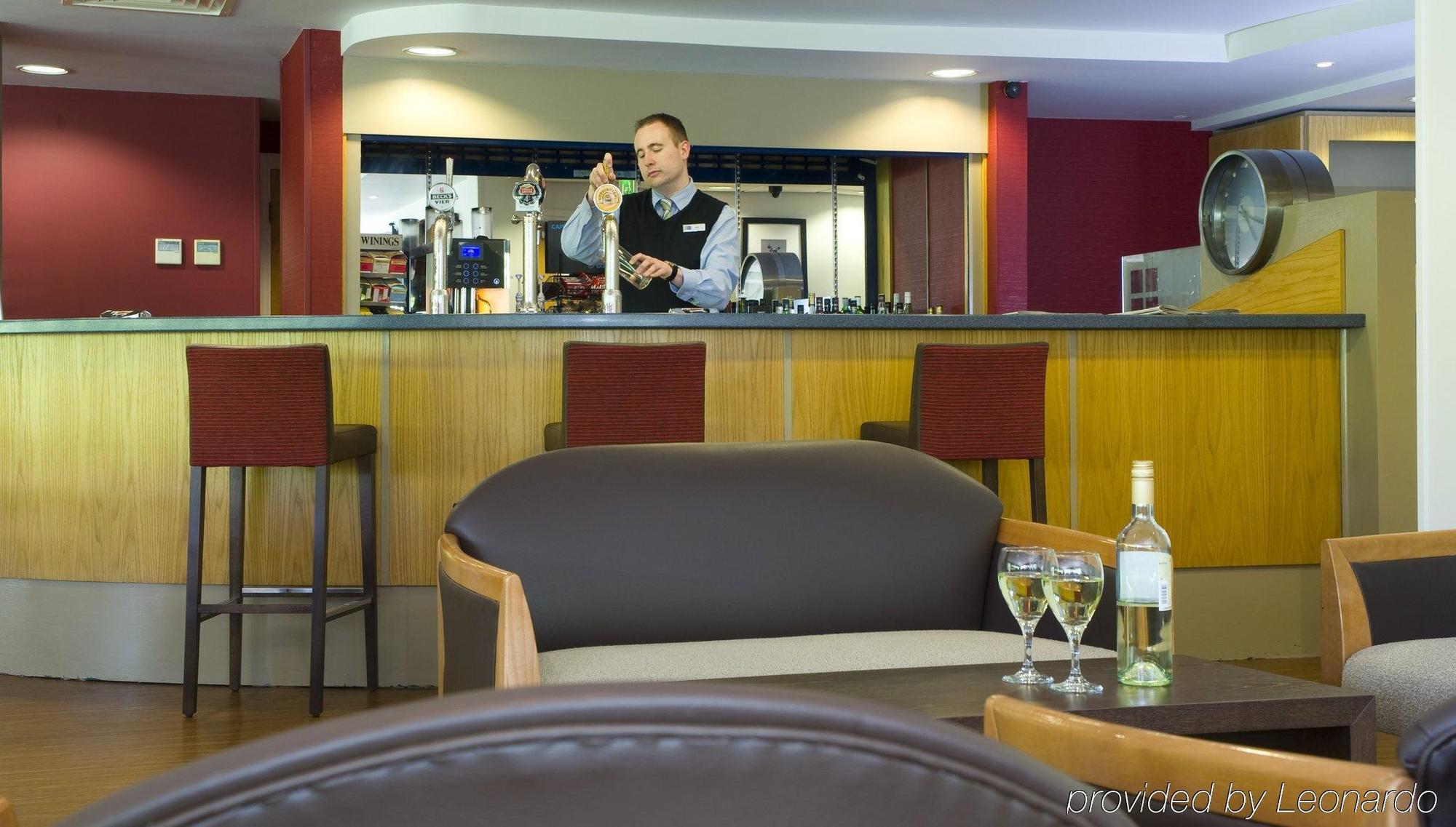 Holiday Inn Express Swansea East By Ihg Restoran gambar